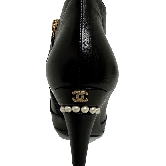 New Chanel Bottines Black Boots Booties Leather Pearl Size 35.5 US 5.5 - Picture 2 of 12